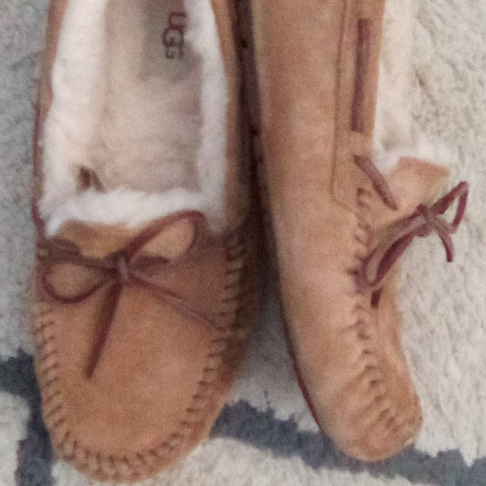 UGG SLIPPERS
